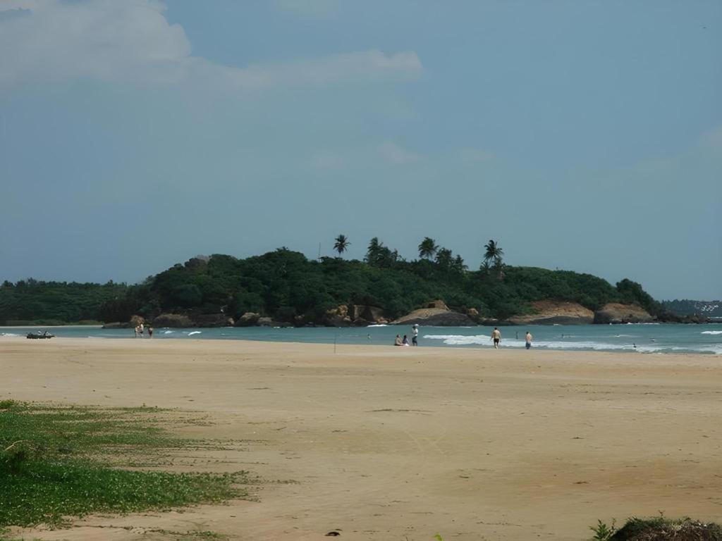 Sagarika Beach Hotel Moragalla Exterior foto